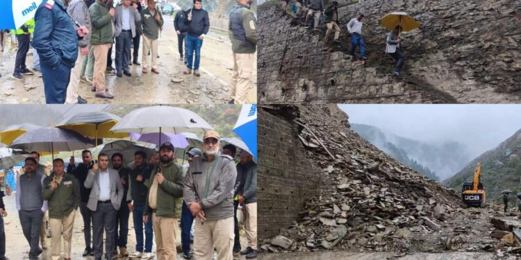 DC Ramban monitors landslide clearance operation at Sherbibi