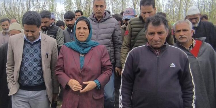 Sakeena Itoo visits hailstorm affected villages of Kulgam