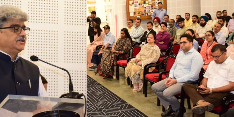 CS inaugurates 3-day ‘The Meanderings’ exhibition at Kala Kendra Jmu