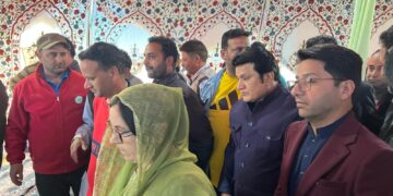 Sakeena Itoo visits Zainapora, expresses solidarity with MLA Showkat Hussain Ganie on mother’s demise