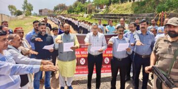 DC Kathua listens to public grievances at Dhar Mahanpur; assures time-bound redressal