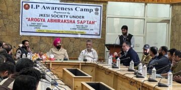 Labour Commissioner chairs concluding session of ‘Aarogya Abhiraksha Saptah’ at Pulwama