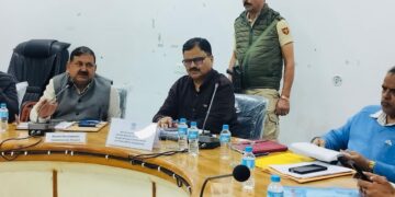 Rana chairs district review meeting at Poonch; pitches for quality infra, timely execution