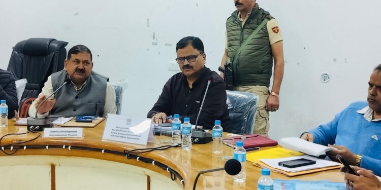 Rana chairs district review meeting at Poonch; pitches for quality infra, timely execution
