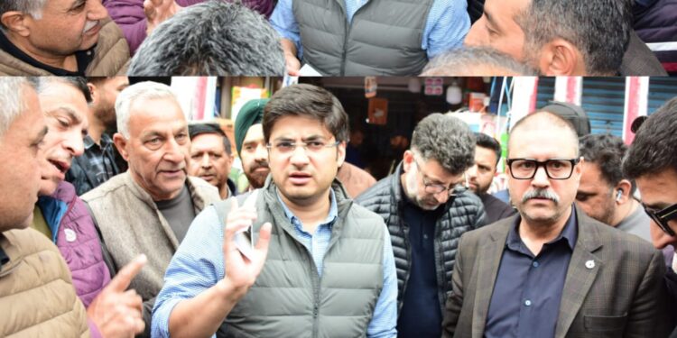 Commissioner SMC visits Maisuma Market; Orders immediate measures for Drainage, Efficient Street Lighting