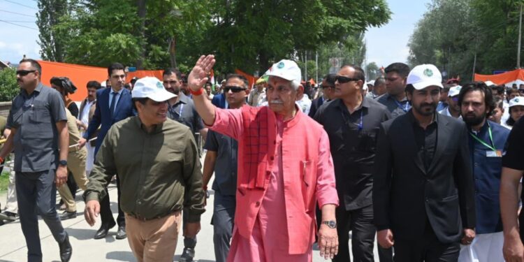 Lieutenant Governor Visits Vibrant Village Uran Bowa in Baramulla