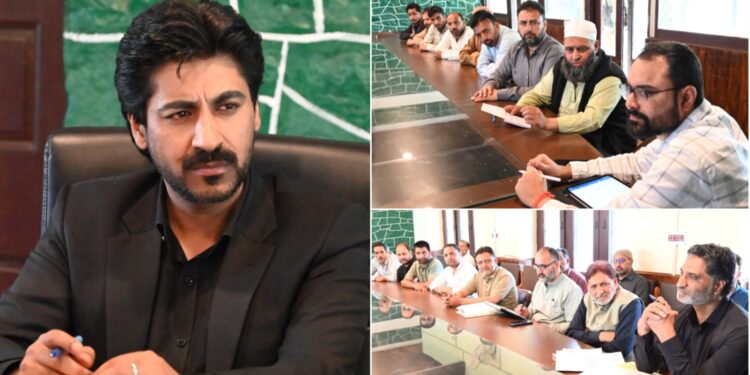 DC Baramulla visits Uri; Reviews Vibrant Village Programme