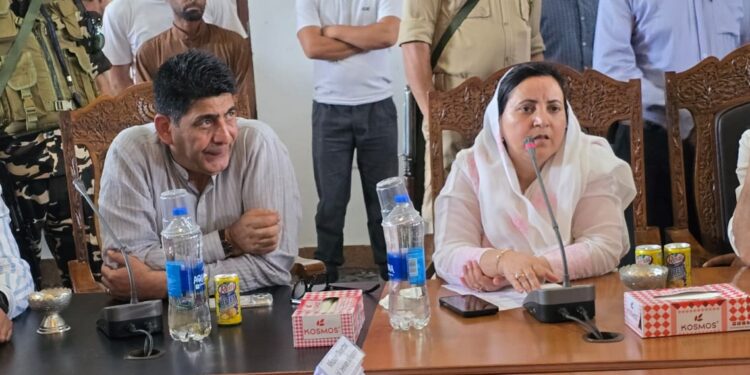 Sakeena Itoo meets various public delegations from Anantnag, Kulgam during Public Darbar at Khanabal Anantnag