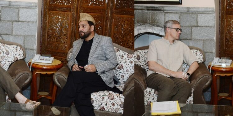 At Raabita, CM Interacts with public representatives, deputations; discusses developmental, public welfare issues