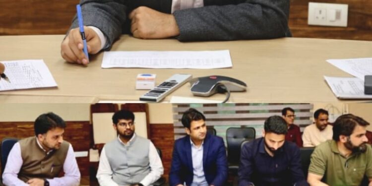 DC Srinagar reviews progress of Revenue record digitisation