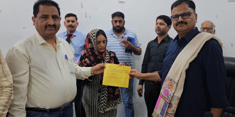 Rana hands over engagement orders to Anganwadi Workers, Helpers in Mendhar, Balakote