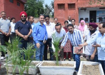 Director Agriculture Jammu reviews field activities, chairs FNT at Dansal