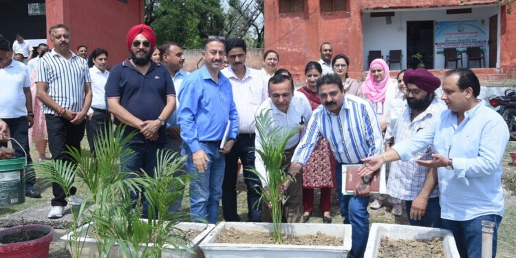 Director Agriculture Jammu reviews field activities, chairs FNT at Dansal