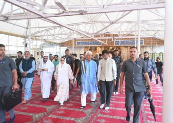 Lieutenant Governor visits sacred Hazratbal Shrine; reviews preparations for the upcoming auspicious festival of Eid ul-Adha
