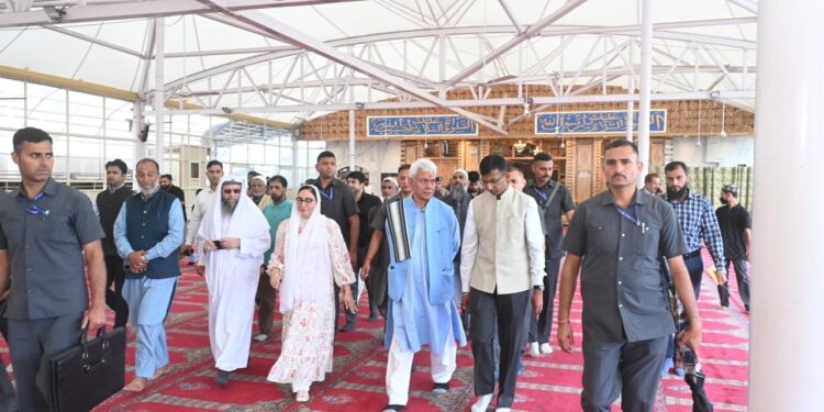 Lieutenant Governor visits sacred Hazratbal Shrine; reviews preparations for the upcoming auspicious festival of Eid ul-Adha