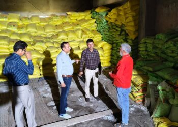 DAJ reviews availability of fertilizers in Billawar