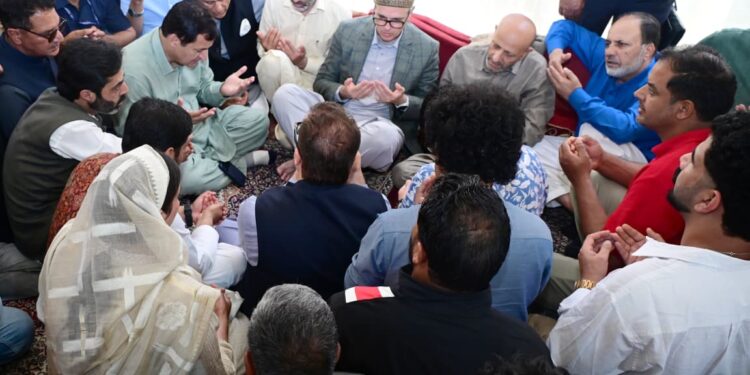 CM Omar Abdullah visits residence of MP Er Rashid, expresses condolences