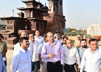 Advisor to CM reviews Jammu Smart City projects, calls for expedited completion before Amarnath Yatra Visits PM e-Bus Depot, Waste to Wonder Park