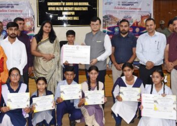 DC Udhampur felicitates winners of competitions under Nasha Mukt Jammu and Kashmir Abhiyan