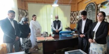 District Judiciary Ganderbal pays Homage to Mother of Chief Justice (A) Justice Sanjeev Kumar