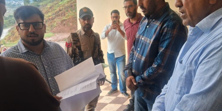 DC inspects Govt offices at Thanamandi; reviews working, service delivery