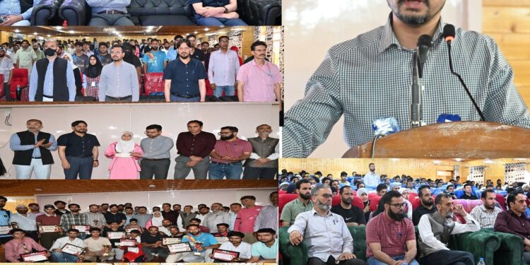 District Admin Kulgam felicitates Winners of District-Level Competitions under 100-Day Special Campaign against Drug Abuse