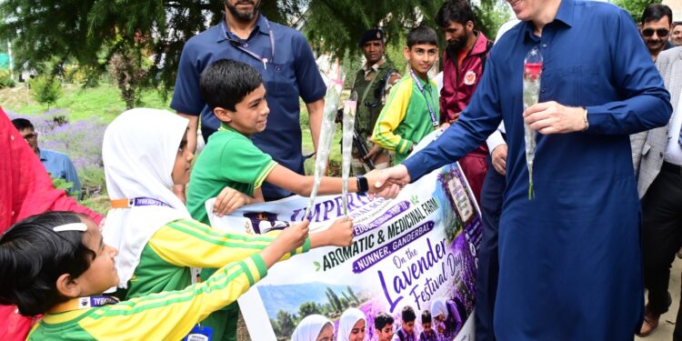 Chief Minister Omar Abdullah Inaugurates Lavender Festival at Nunar