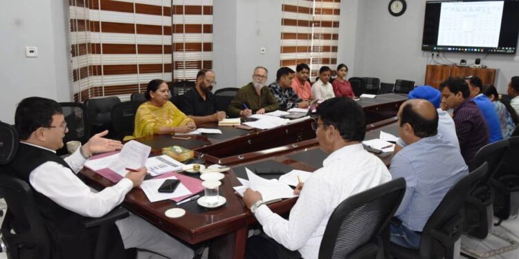 DC reviews TB Mukt Bharat Abhiyan progress in Udhampur