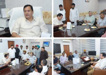 Javid Dar meets HoDs, public delegations at Civil Secretariat Jammu