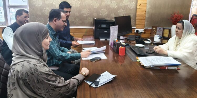 All J&K Lecturers Association calls on Education Minister at Srinagar