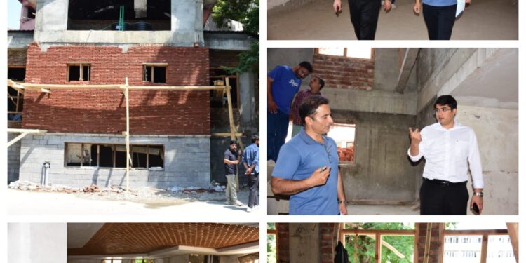 Commissioner SMC reviews progress of Council Hall Project; directs timely completion