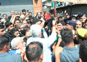Lieutenant Governor joins Youm-e-Ashura’s Zuljinah procession at Zadibal in Srinagar