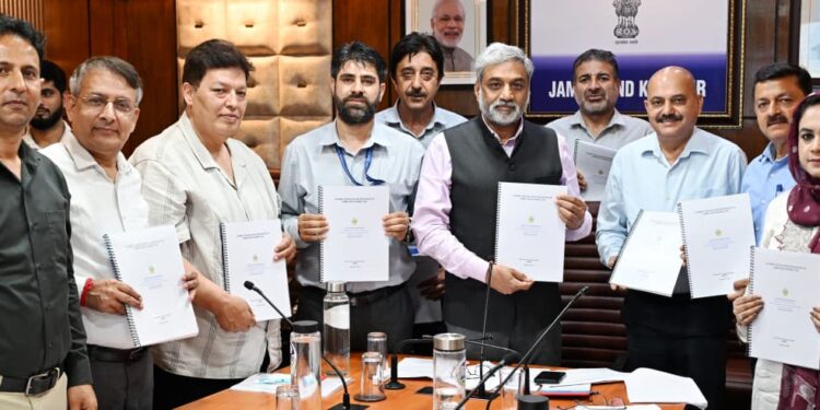 Shaleen Kabra chairs UT-Level Committee Meeting on Groundwater Resource Assessment