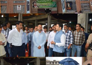 DC Budgam visits Markazi Imambara Yousuf Abad Bemina