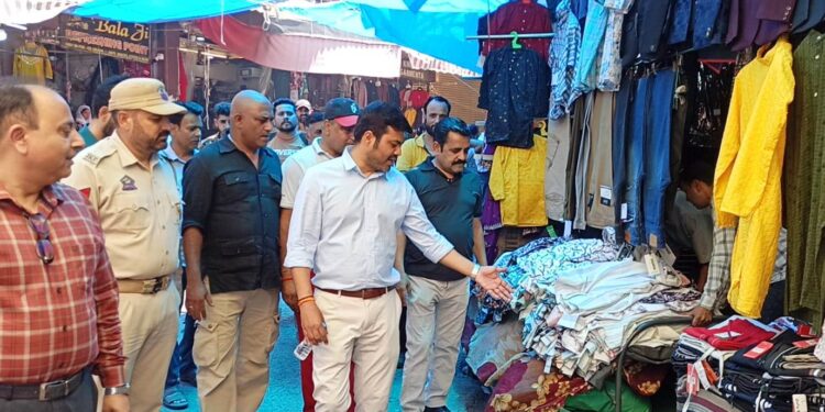 JMC Commissioner inspects footpath encroachments in Old City, Announces strict enforcement drive