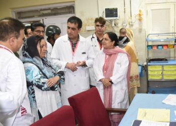 Sakeena Itoo visits Children Hospital Bemina on Doctors’ Day
