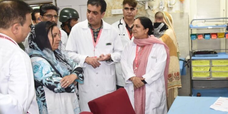 Sakeena Itoo visits Children Hospital Bemina on Doctors’ Day
