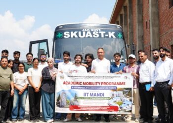 SKUAST-K flags off first batch of BTech Artificial Intelligence students to IIT Mandi