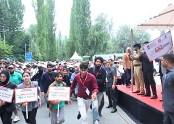 Harvinder Singh reviews progress of Mission Yuva in R.S Pora