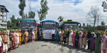 ACR Kulgam Flags off 84 Women for Exposure Tour to Centre of Excellence Zawoora