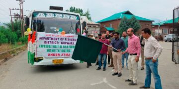 DC Kupwara flags off exposure tour of fish farmers under ATMA