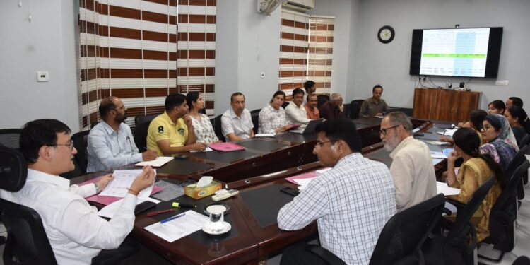 DC Udhampur reviews TB Mukt Bharat Abhiyan progress in district