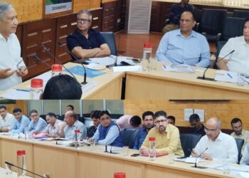 Tarigami chairs Environment Committee meeting