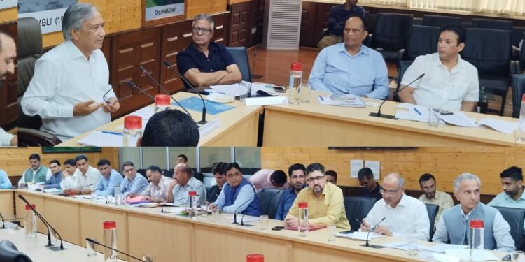Tarigami chairs Environment Committee meeting