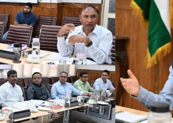 CS reviews roadmap for commercial cultivation of Medicinal & Aromatic Plants in J&K