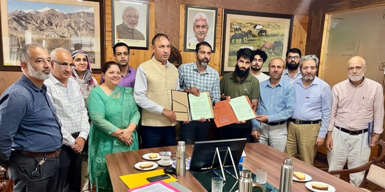 SKUAST-K signs MoA with Naqash Royal Arts to advance Handmade Pashmina Knitwear Innovation