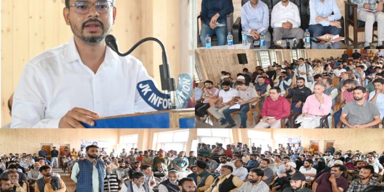 DC Kulgam chairs Block Diwas at DH Pora; focus on responsive, participatory governance