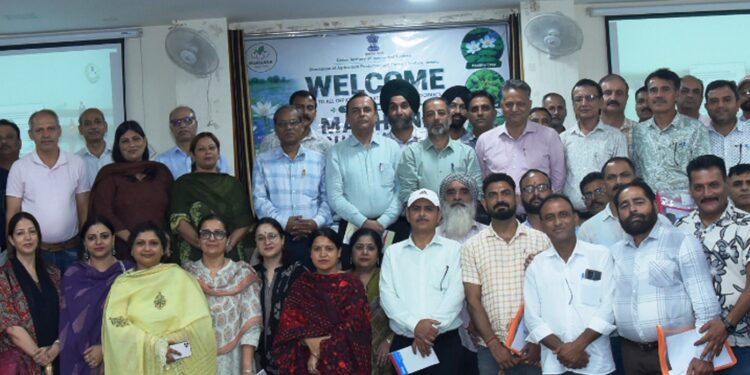 Director Agriculture Jammu calls for crop diversification through makhana cultivation