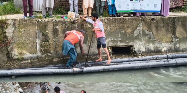 MC Shopian launches major cleanliness drive at Sanglo Nallah under “Safai Apnao, Bimaari Bhagao” Campaign