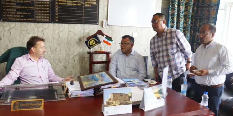LCMA shares Dal Lake restoration, weed management expertise with LDA Manipur
